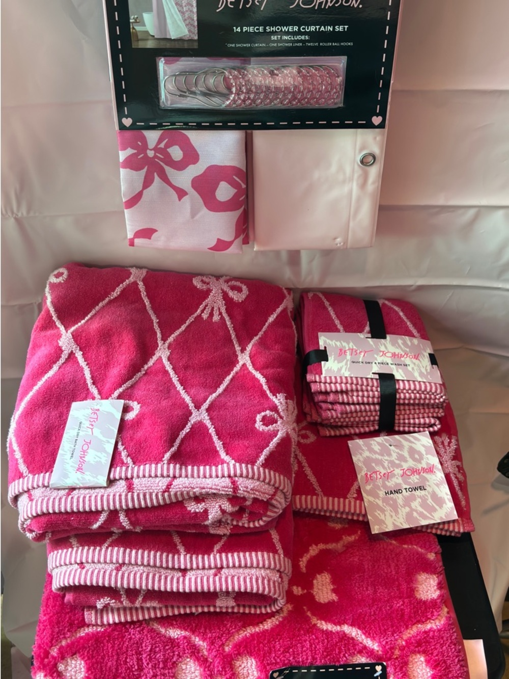 Betsey Johnson Rare Rows of Bows Coquette Bath Set - Picture 2 of 4